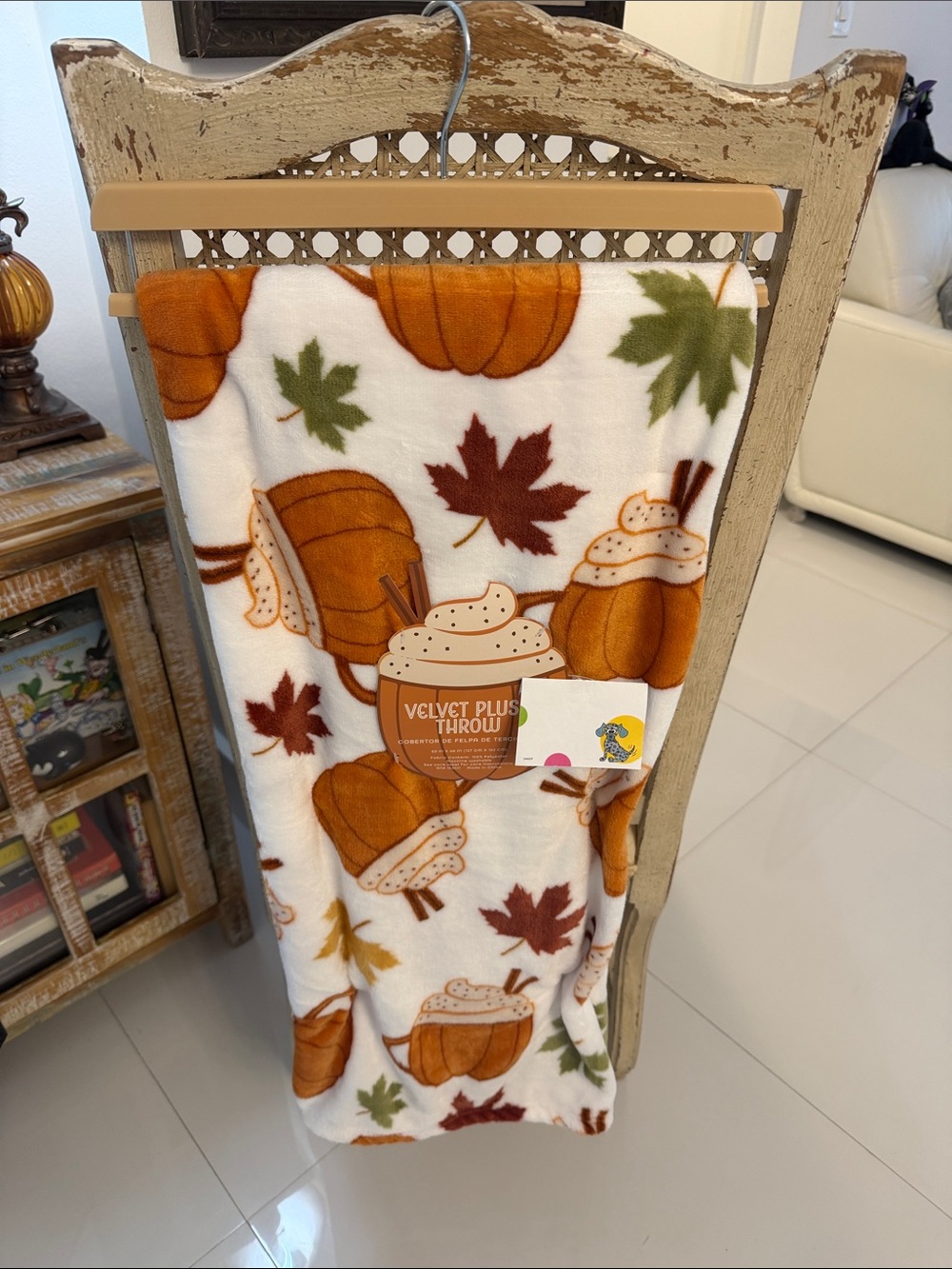 Autumn White/Gold Pumpkin/Pumpkin Spice/Leaf Print Velvet Plush Throw Blanket